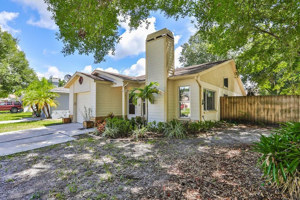 Property Photo:  13415 Laraway Drive  FL 33579 