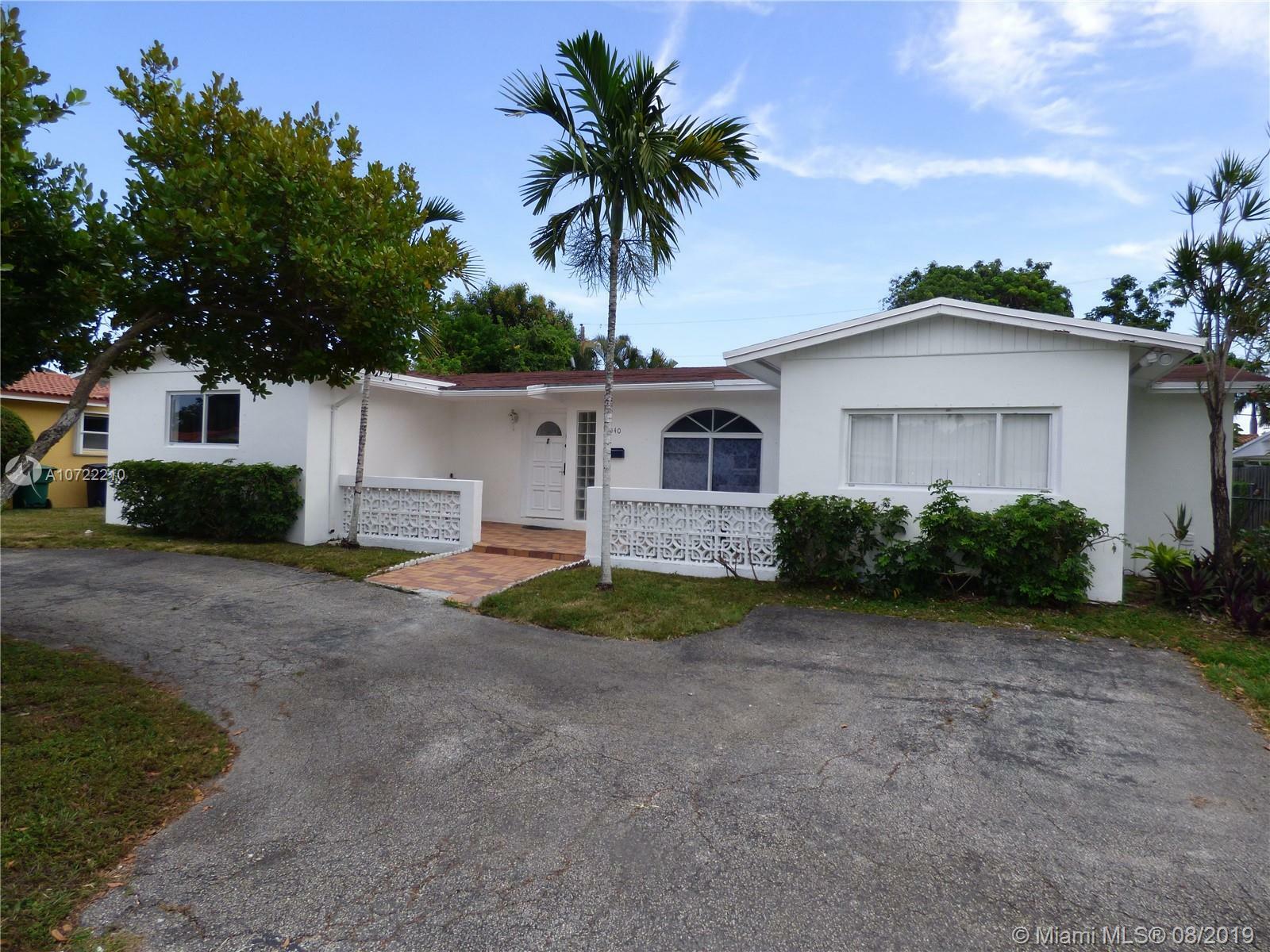 Property Photo: 2040 NE 202nd St FL 33179