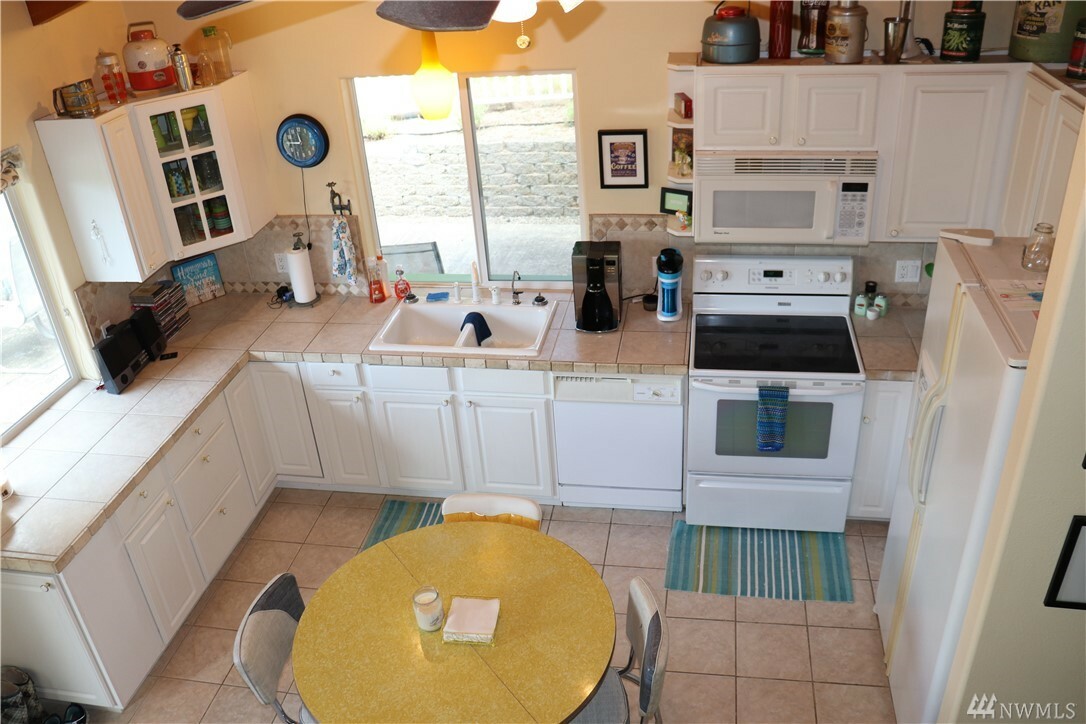 Property Photo:  671 SE Crescent Dr  WA 98584 