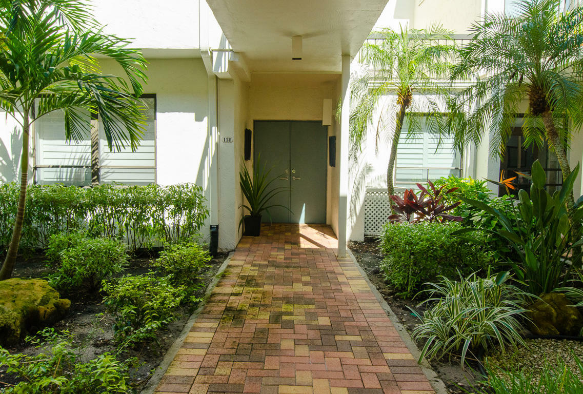 Property Photo:  900 Greensward Lane 112-G  FL 33445 