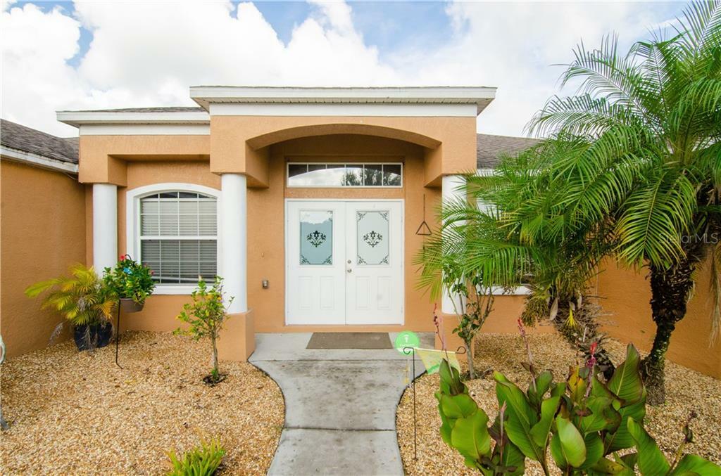 Property Photo:  1552 Avondale Ridge Drive  FL 33567 