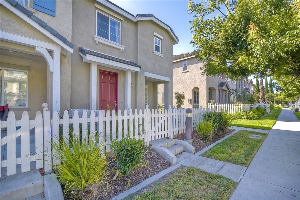 Property Photo:  1440 Water Lily Dr 5  CA 91913 