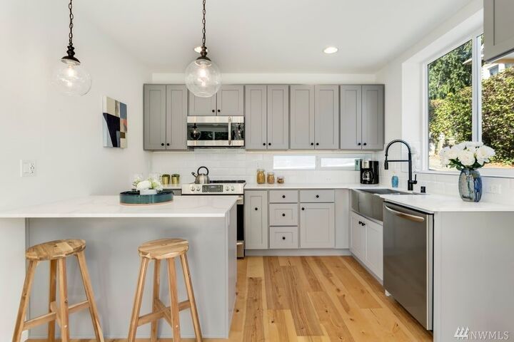 Property Photo: 3202 NW 70th St 2 WA 98117
