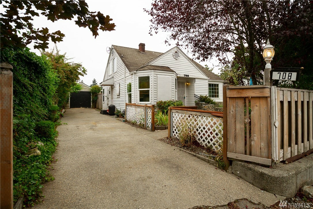 Property Photo:  708 116th St S  WA 98444 