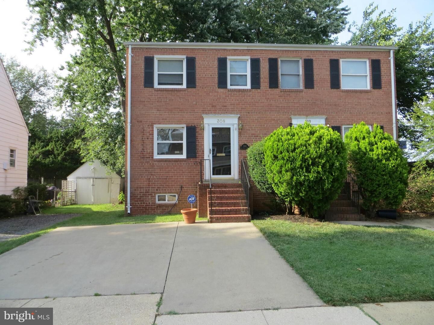 Property Photo:  308 E. Oak Street  VA 22301 