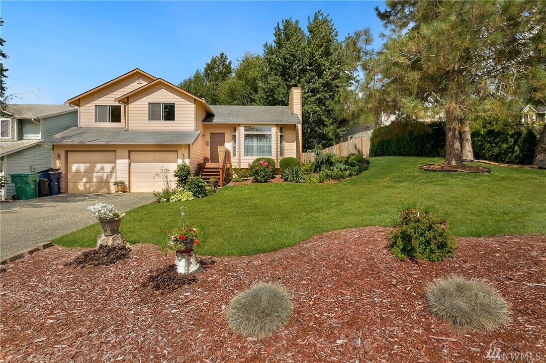 Property Photo:  2625 203rd Street SW  WA 98036 