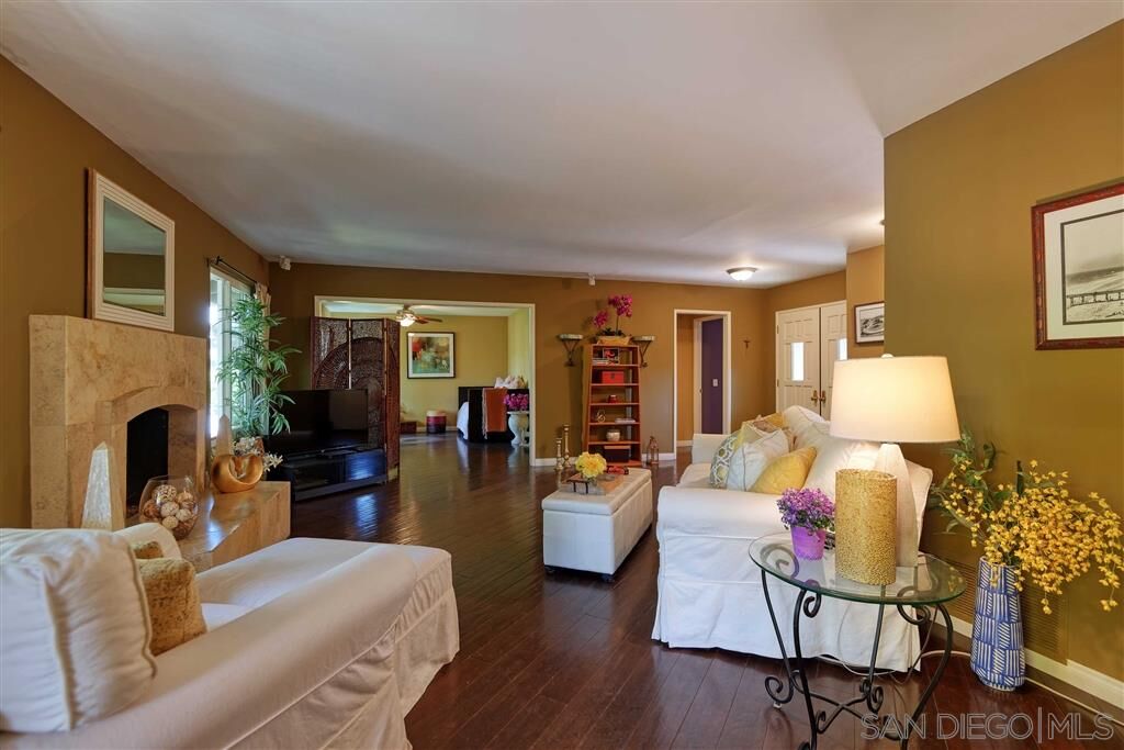 Property Photo:  143 Fresnillo Ct  CA 92075 