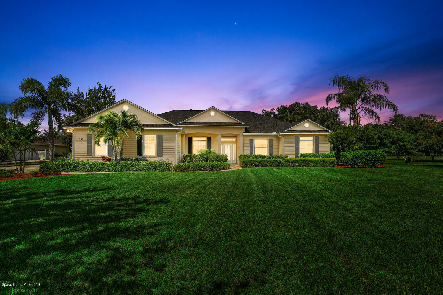 Property Photo: 850 Maple Ridge Drive FL 32952