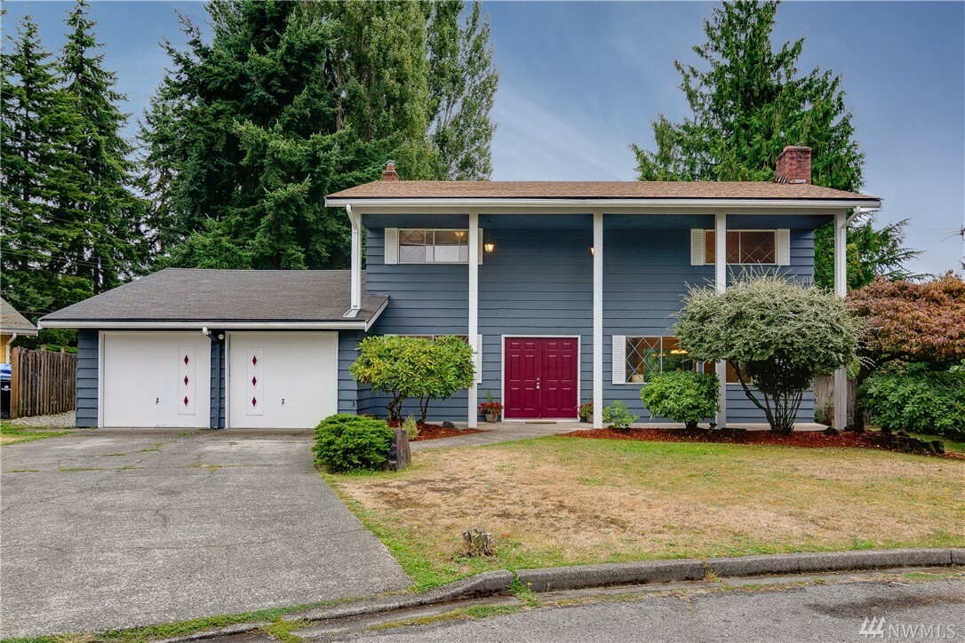 Property Photo:  2315 N 159th St  WA 98133 