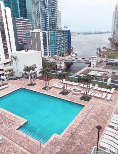 Property Photo: 31 SE 5th St 1708 FL 33131