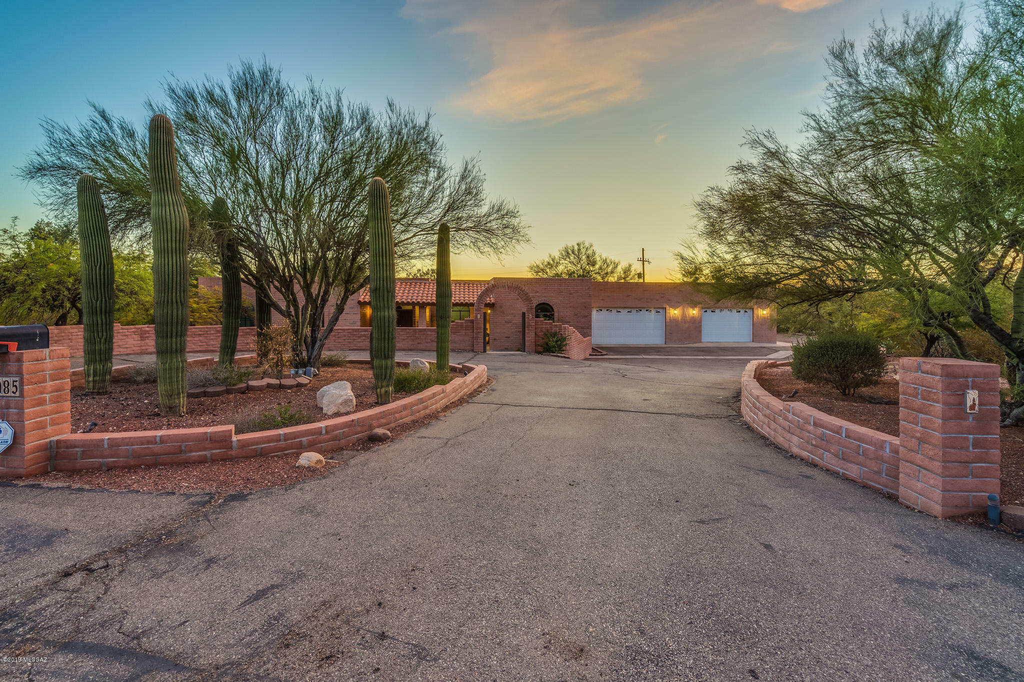 Property Photo:  7085 N Circolo Place  AZ 85741 