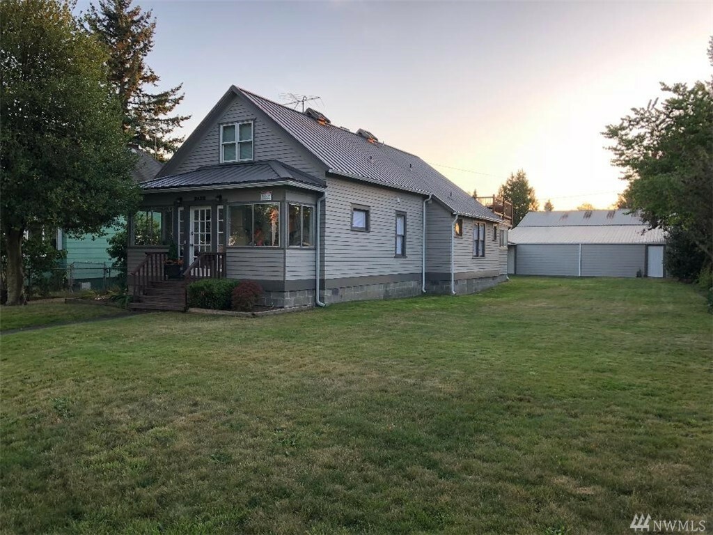 Property Photo:  2422 Cleveland Ave  WA 98201 