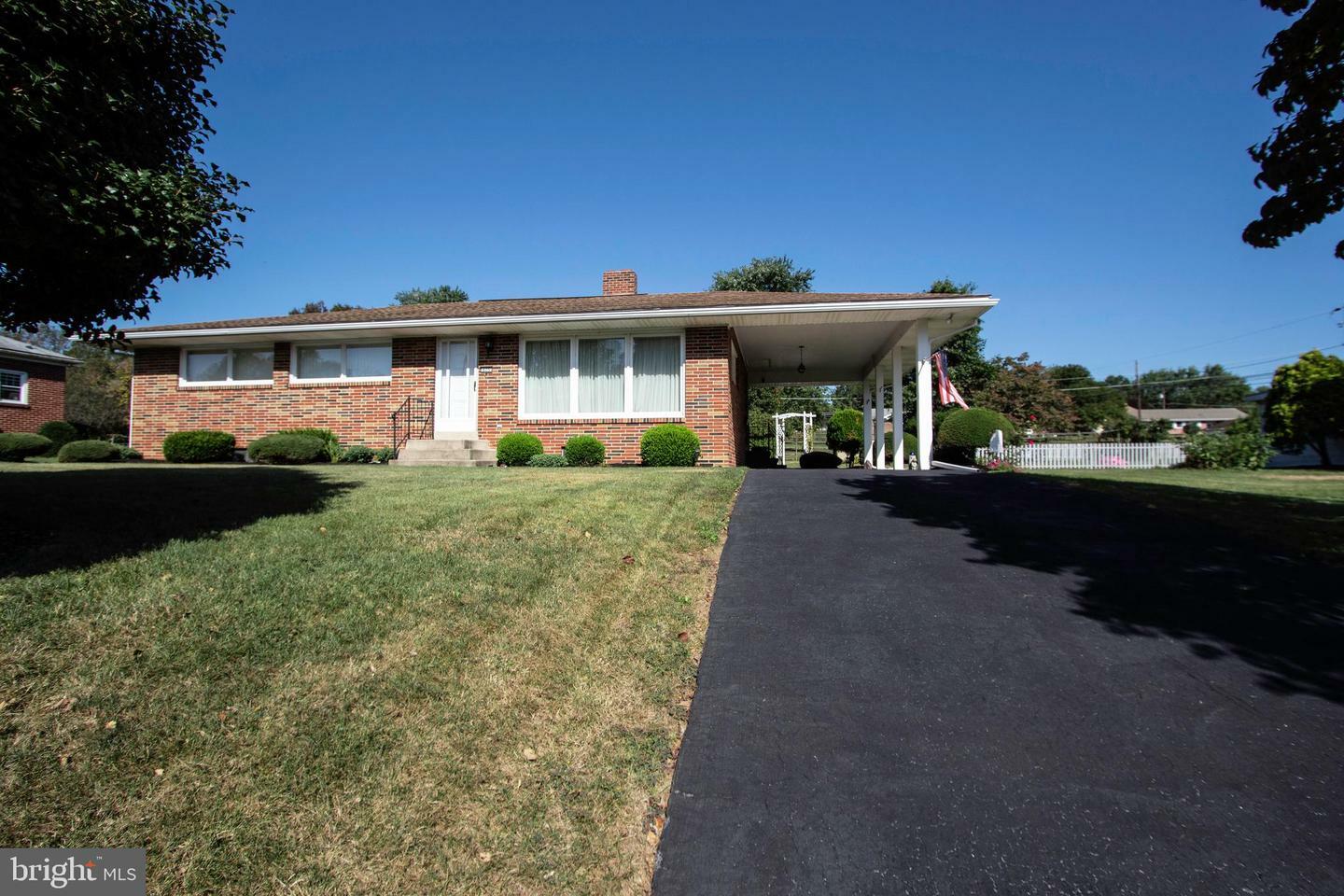 Property Photo:  625 Lincoln Street  PA 17020 