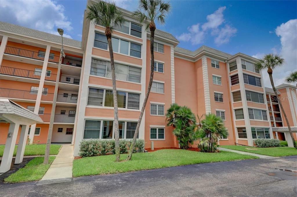 Property Photo: 6800 20th Avenue N 107 FL 33710