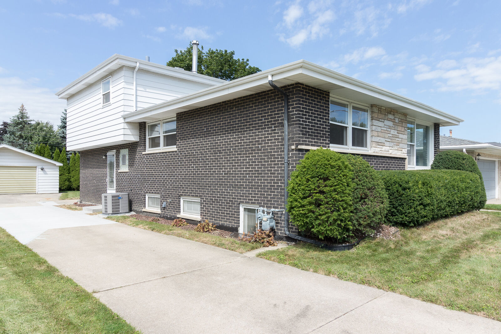Property Photo: 9736 South Kenneth Avenue IL 60453