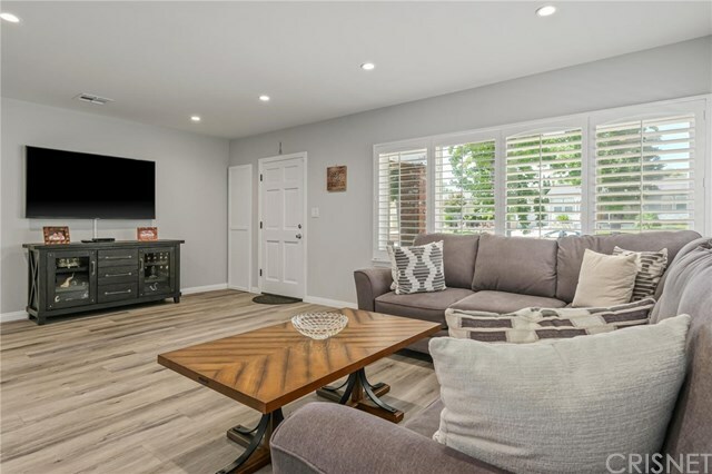 Property Photo:  516 Hampton Road  CA 91504 