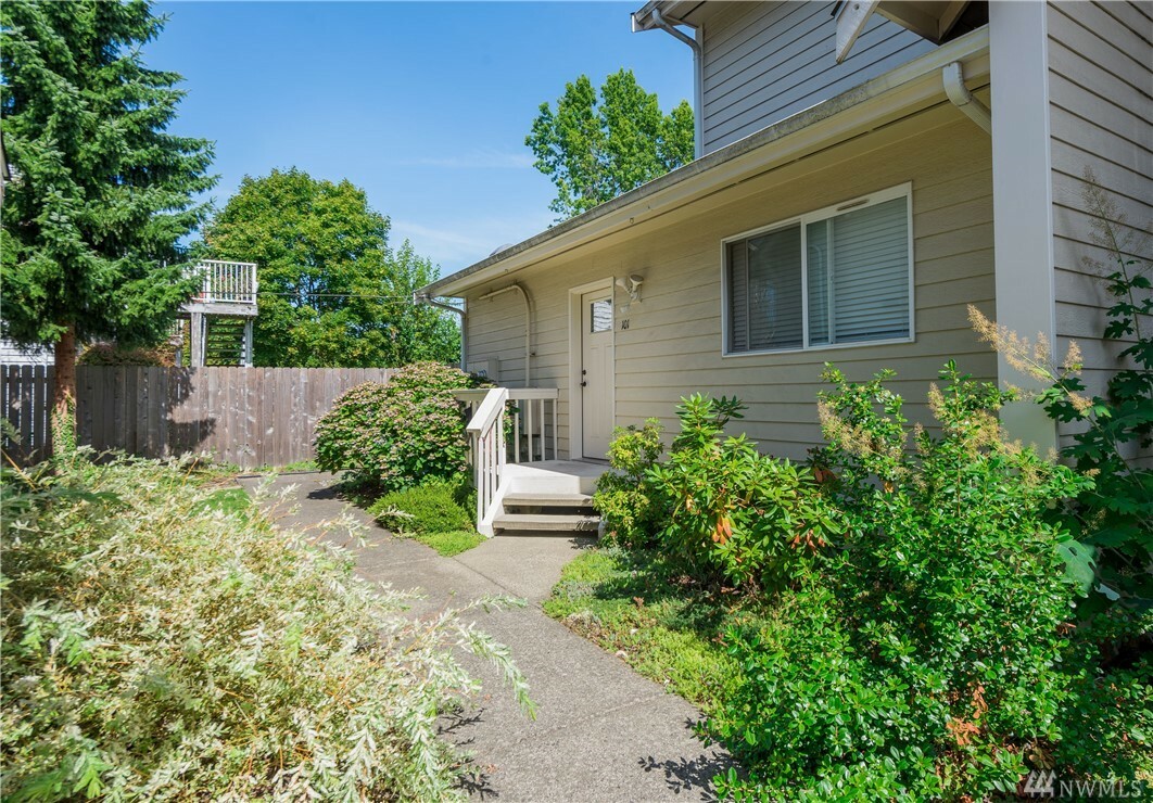 Property Photo:  2232 Verona St 101  WA 98229 