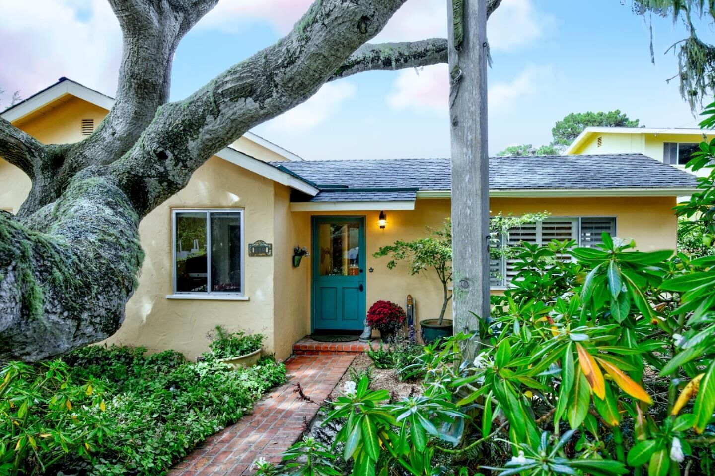 Property Photo:  610 Dennett Street  CA 93950 