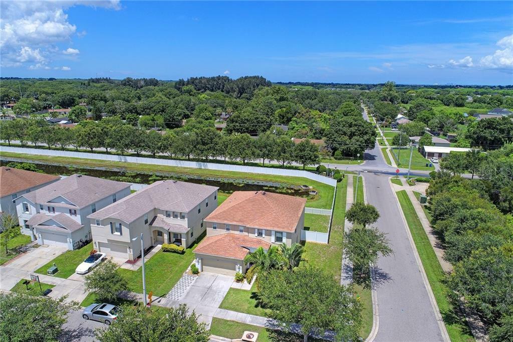 Property Photo: 432 Chimney Rock Drive FL 33570