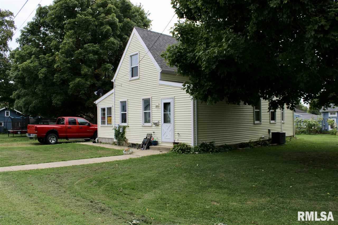 Property Photo:  210 N Liberty  IL 61530 