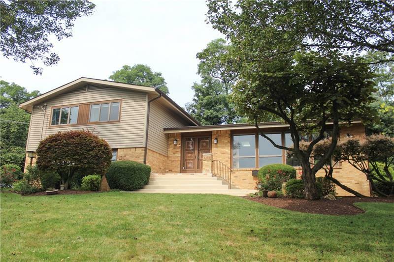 Property Photo:  2350 Golfview Drive  PA 15241 