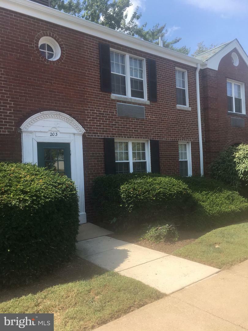 Property Photo:  203 E Glebe Road  VA 22305 