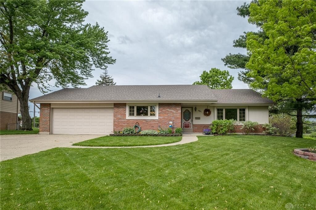 Property Photo: 901 Gleneagle Drive OH 45431