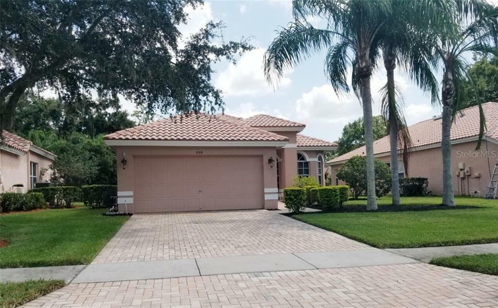 Property Photo:  609 Kingsmill Court  FL 34677 