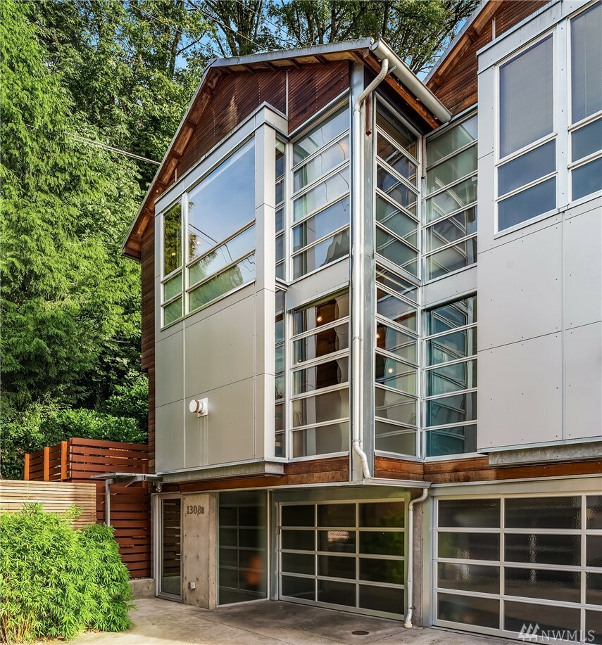 Property Photo:  1308 B Lakeview Blvd E  WA 98102 