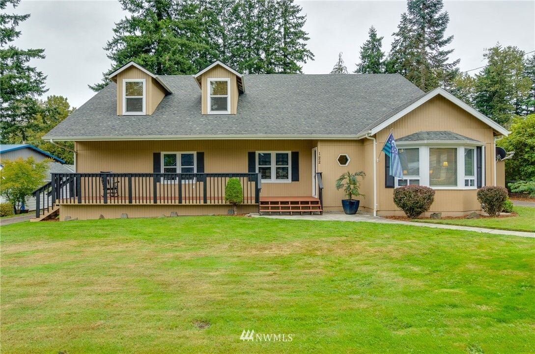 Property Photo:  122 Niblett Way  WA 98632 