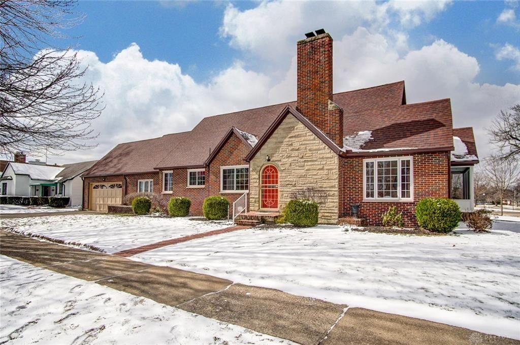 Property Photo: 901 Berkshire Road OH 45419