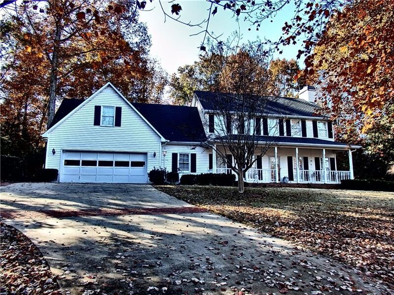 Property Photo:  2511 N Oaks Drive   30506 