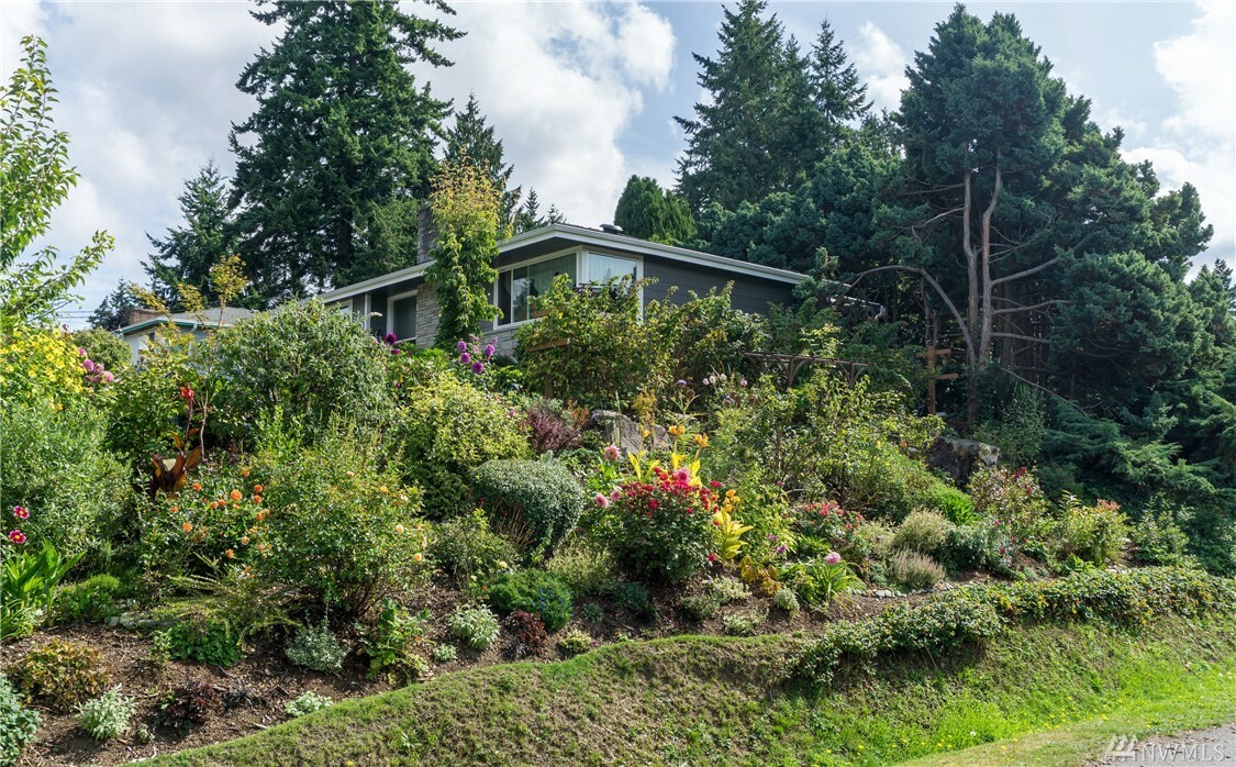 Property Photo:  8926 226th Place SW  WA 98026 