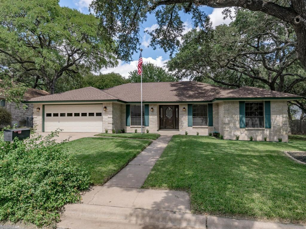 Property Photo:  11811 Three Oaks Trail  TX 78759 