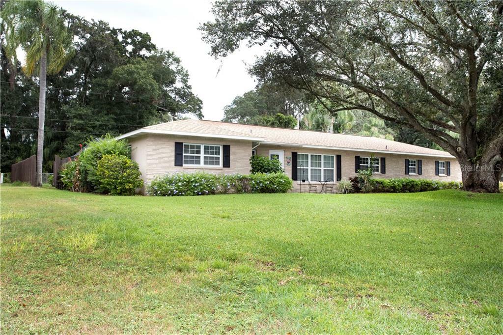 Property Photo:  2810 Springdell Circle W  FL 33596 