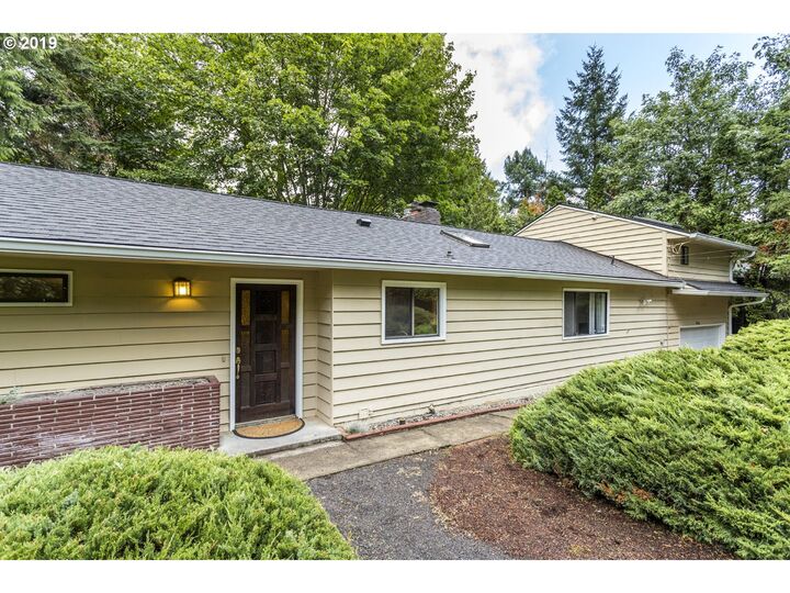 9466 SW 62nd Dr  Portland OR 97219 photo