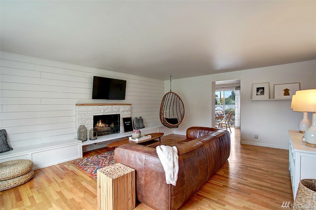 Property Photo:  4003 219th St SW  WA 98043 