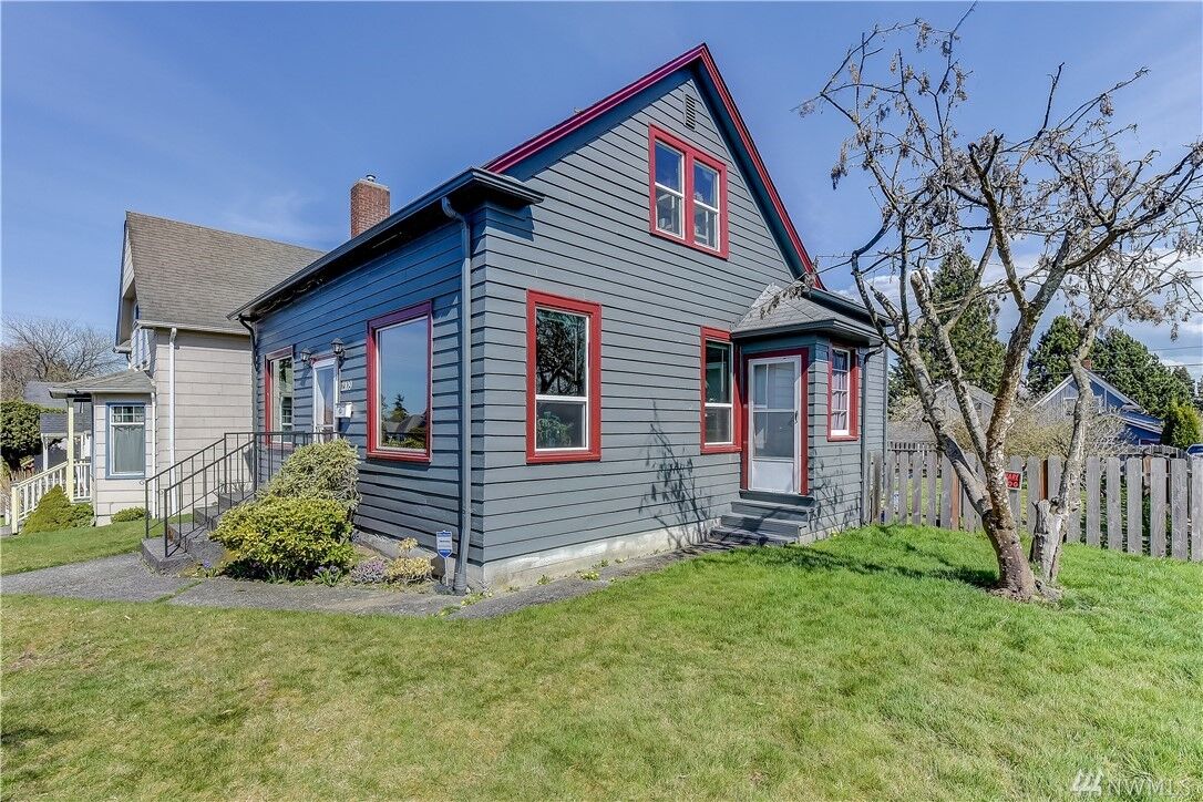 Property Photo: 2109 Wetmore Avenue WA 98201