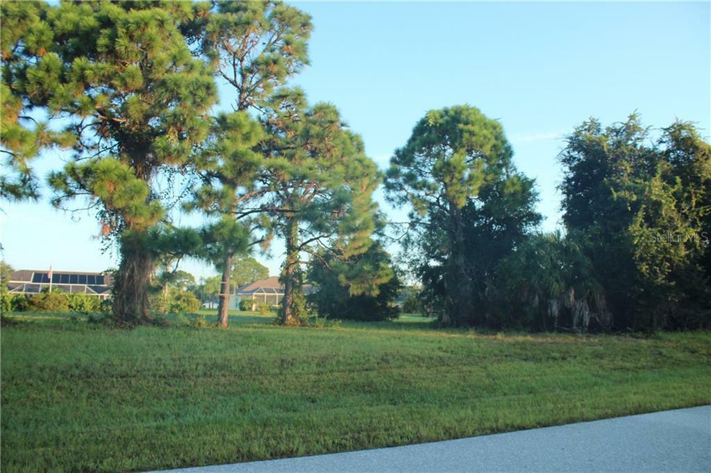 Property Photo:  242 Broadmoor Lane  FL 33947 