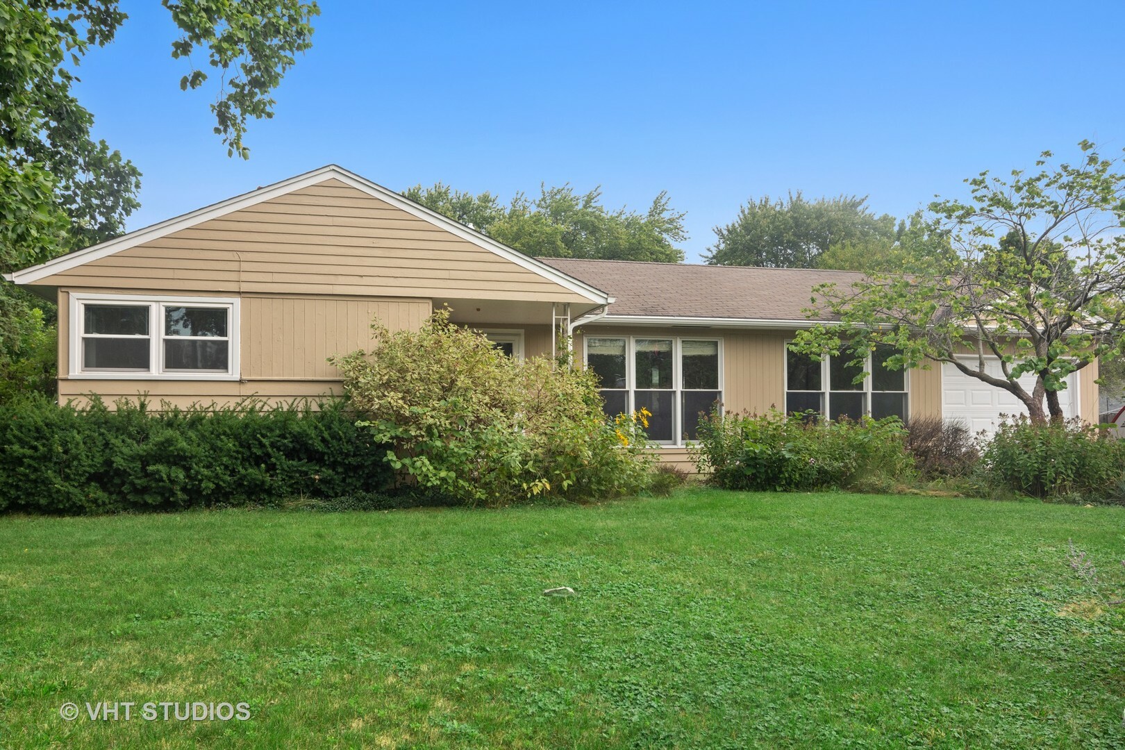 Property Photo:  2704 Grouse Lane  IL 60008 