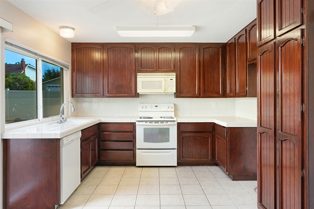 Property Photo:  205 Village Run W  CA 92024 