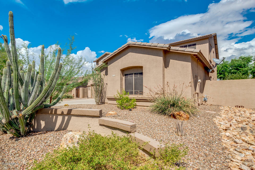 Property Photo:  2213 S Valle Verde --  AZ 85209 