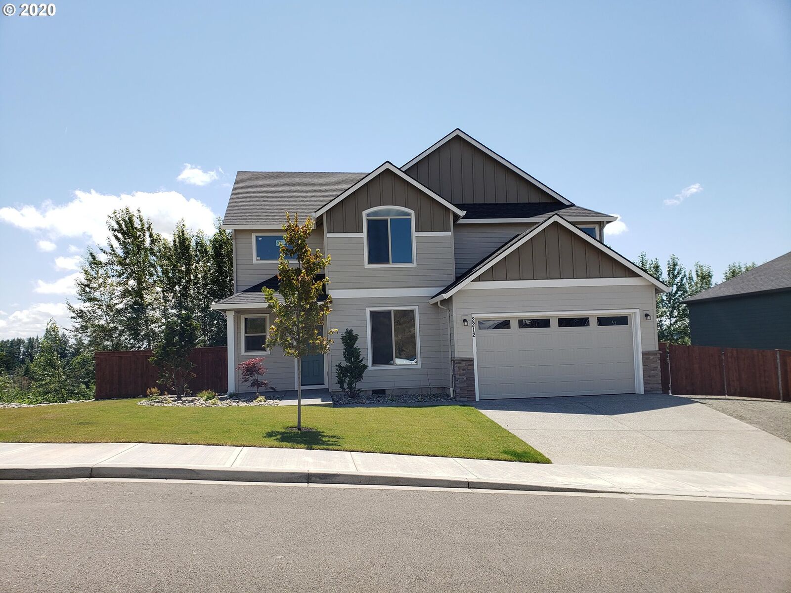 Property Photo:  2212 E 6th St  WA 98629 