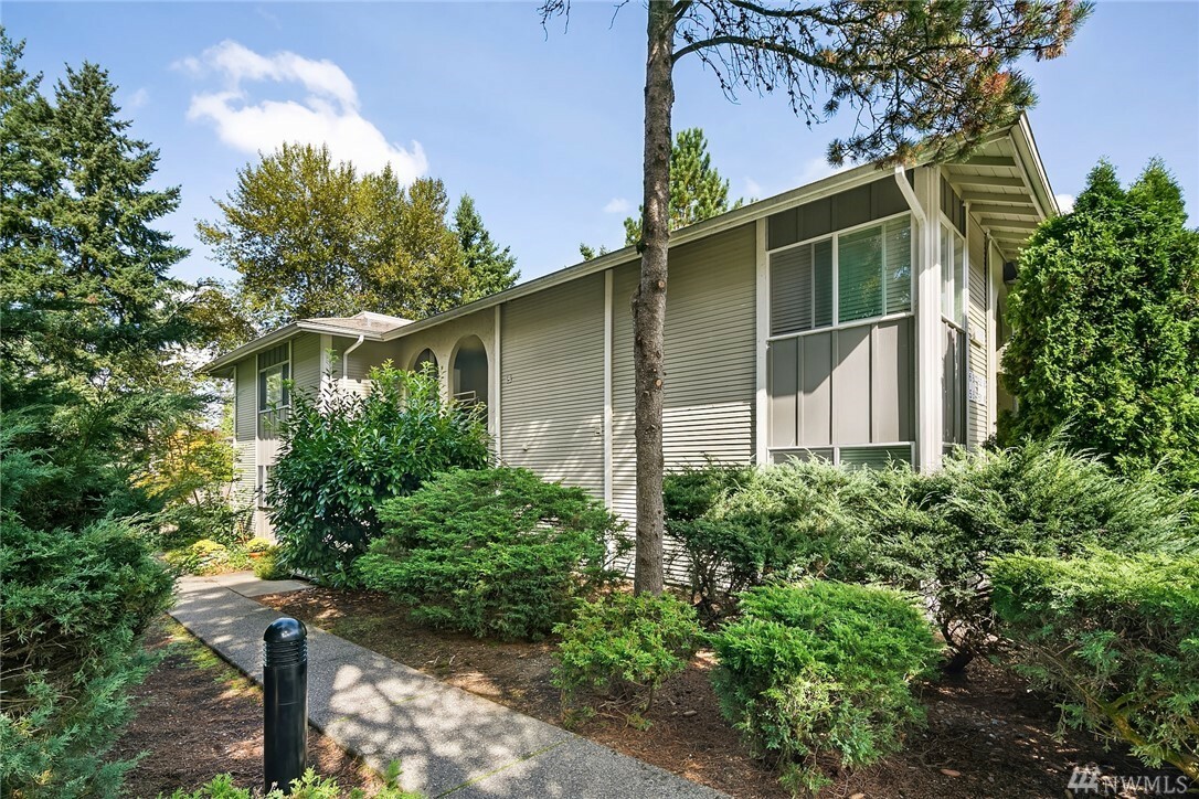 Property Photo:  17112 NE 45th St 51  WA 98052 