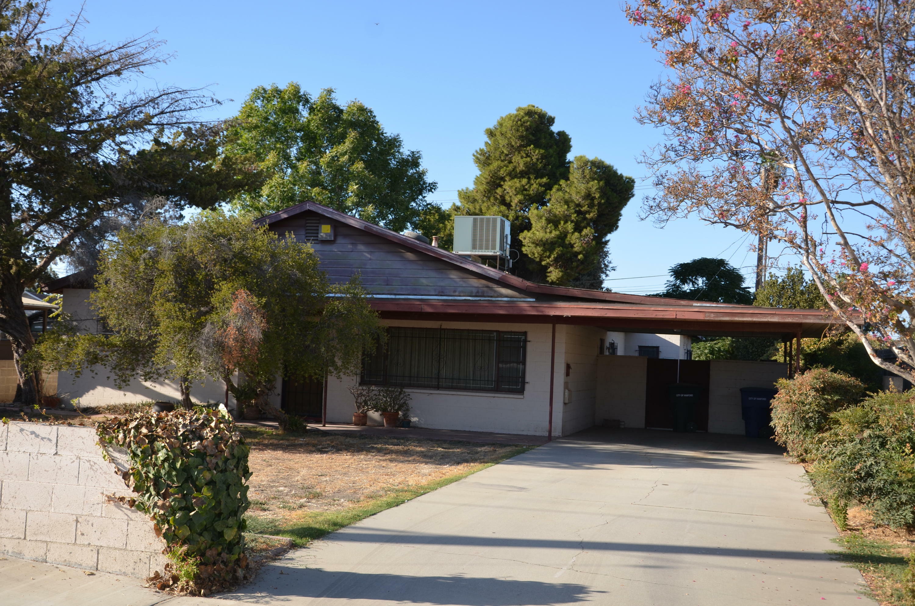 Property Photo:  520 Visalia Street  CA 93230 