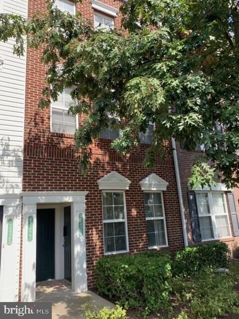 Property Photo:  42427 Goldenseal Square  VA 20148 