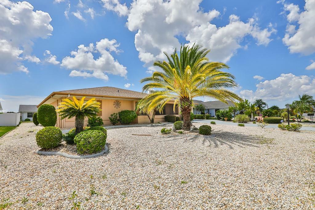 Property Photo:  1917 N Pebble Beach Boulevard  FL 33573 