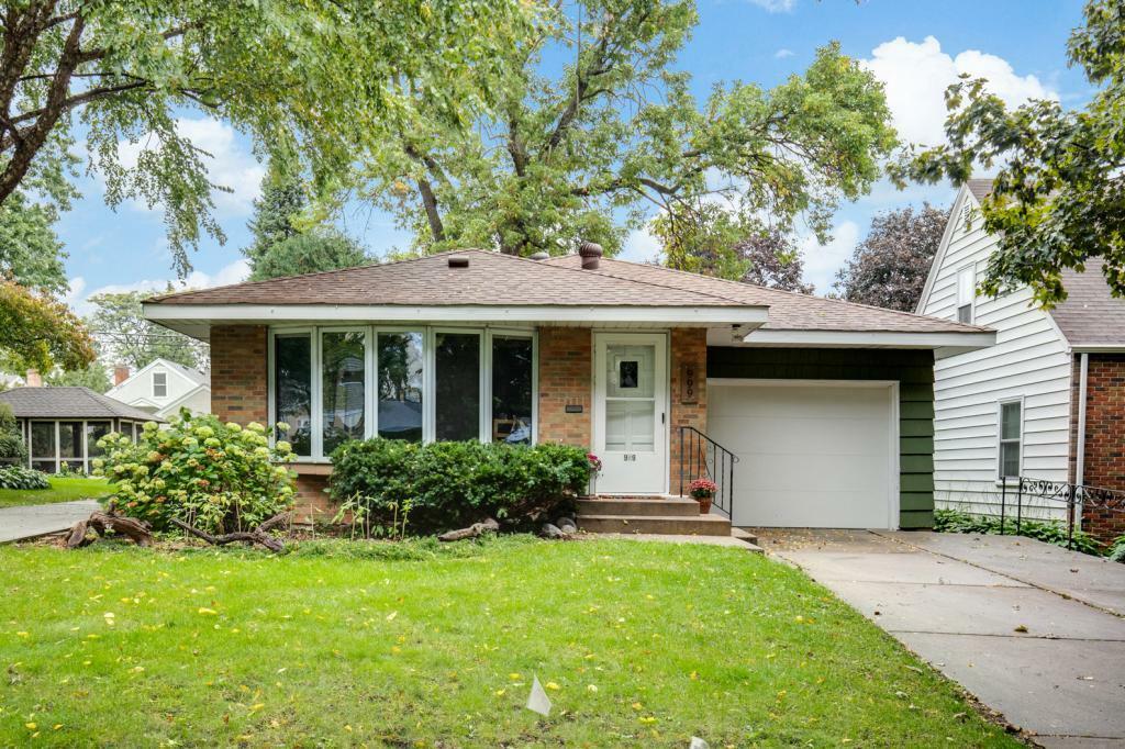 Property Photo:  999 Hoyt Avenue W  MN 55117 