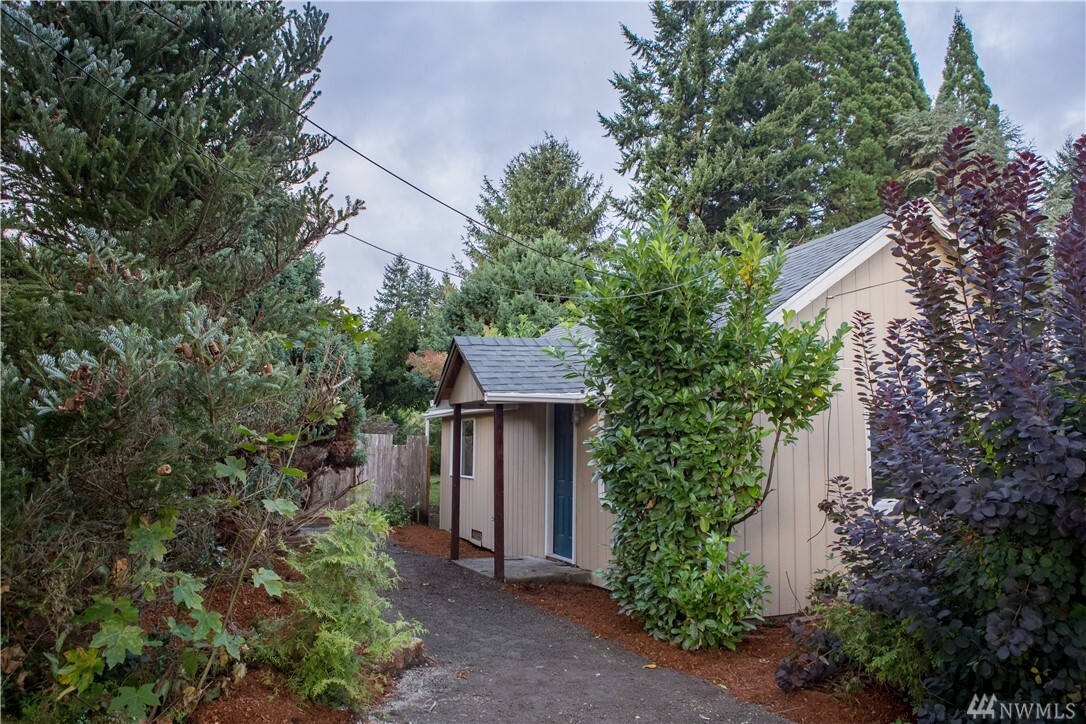 Property Photo: 6236 Elm Street SE WA 98501