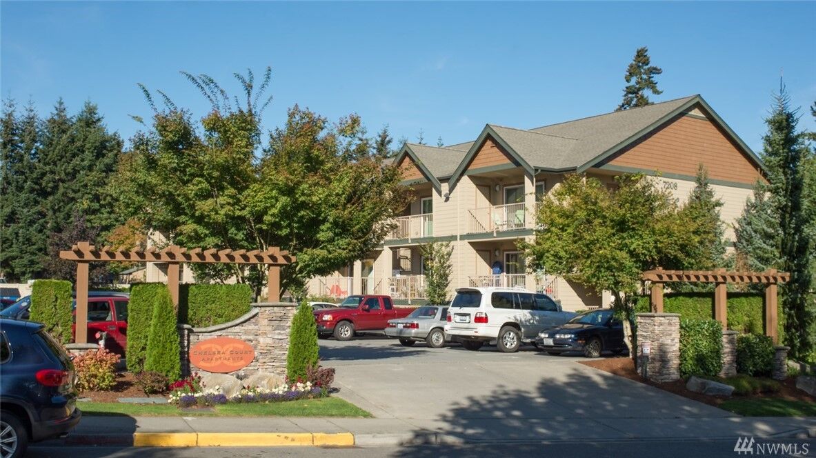 Property Photo: 7208 NE 182nd St 8-103 WA 98028